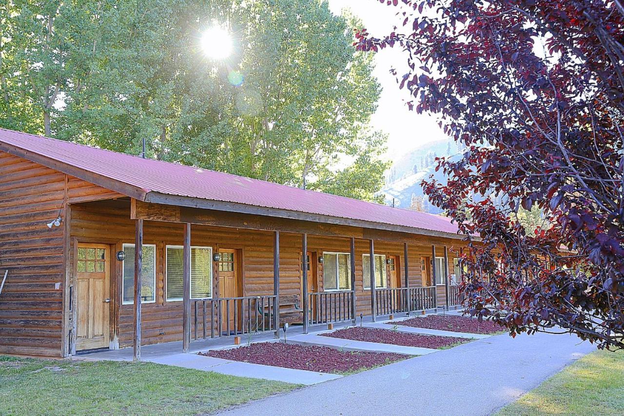Southfork Lodge - Riverside Inn Lowman Exterior photo